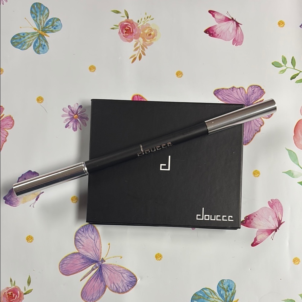 Doucce On the Go Palette and Black‎ Smudge Resistant Eyeliner